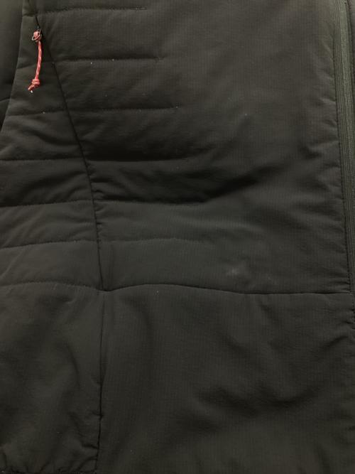 Berghaus（バーグハウス）Berghaus (バーグハウス) アオナックAXダウンジャケット ブラック×レッド サイズ:SIZE Mの古着・服飾アイテム