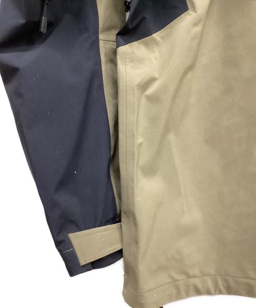 MOUNTAIN HARD WEAR（マウンテンハードウェア）MOUNTAIN HARD WEAR (マウンテンハードウェア) スノーストームジャケット カーキ×ブラック サイズ:XSの古着・服飾アイテム