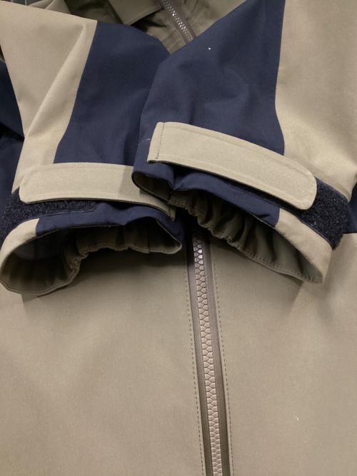 MOUNTAIN HARD WEAR（マウンテンハードウェア）MOUNTAIN HARD WEAR (マウンテンハードウェア) スノーストームジャケット カーキ×ブラック サイズ:XSの古着・服飾アイテム