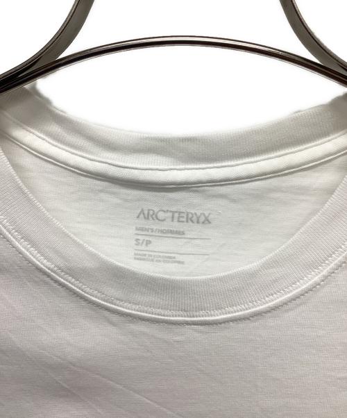 ARC'TERYX（アークテリクス）ARC'TERYX (アークテリクス) アークマルチバード ロゴ ショートスリーブ ホワイト サイズ:Sの古着・服飾アイテム