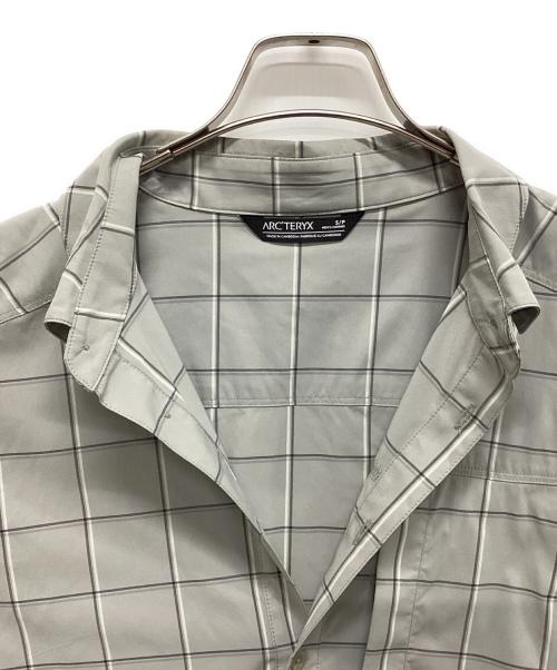 ARC'TERYX（アークテリクス）ARC'TERYX (アークテリクス) Riel Shirt SS（リエル シャツ ショートスリーブ） グレー サイズ:Ｓの古着・服飾アイテム