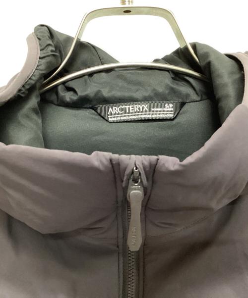 ARC'TERYX（アークテリクス）ARC'TERYX (アークテリクス) アウトドアウェア(ジャケット) パープル サイズ:Sの古着・服飾アイテム