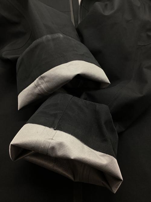 MOUNTAIN HARD WEAR（マウンテンハードウェア）MOUNTAIN HARD WEAR (マウンテンハードウェア) トレイルバースゴアテックスジャケット ブラック サイズ:Lの古着・服飾アイテム