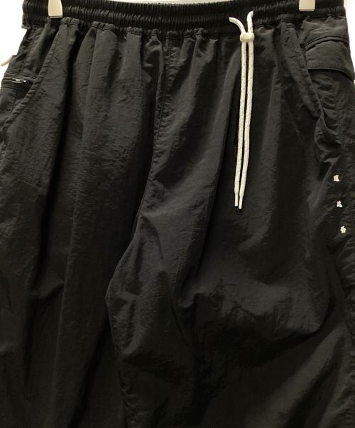 迷迭香（マンネンロウ）迷迭香 (マンネンロウ) ナイロンハーベストトレーナー ブラック サイズ:SIZE 2の古着・服飾アイテム