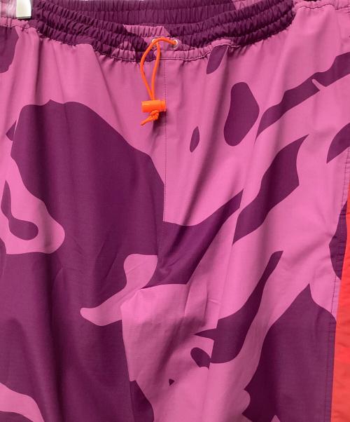 THE NORTH FACE（ザ ノース フェイス）THE NORTH FACE (ザ ノース フェイス) KAWS (カウズ) トラックパンツ ピンク×パープル サイズ:Lの古着・服飾アイテム