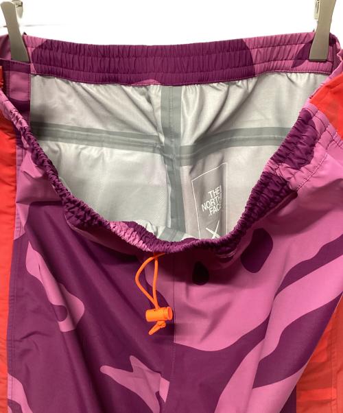 THE NORTH FACE（ザ ノース フェイス）THE NORTH FACE (ザ ノース フェイス) KAWS (カウズ) トラックパンツ ピンク×パープル サイズ:Lの古着・服飾アイテム