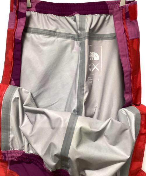 THE NORTH FACE（ザ ノース フェイス）THE NORTH FACE (ザ ノース フェイス) KAWS (カウズ) トラックパンツ ピンク×パープル サイズ:Lの古着・服飾アイテム