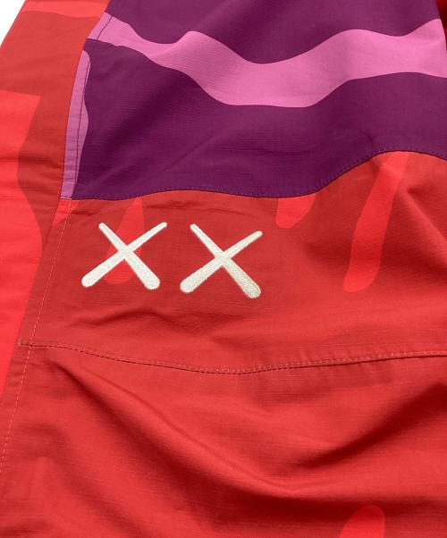 THE NORTH FACE（ザ ノース フェイス）THE NORTH FACE (ザ ノース フェイス) KAWS (カウズ) トラックパンツ ピンク×パープル サイズ:Lの古着・服飾アイテム