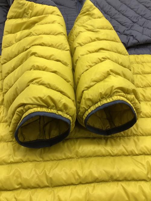 Patagonia（パタゴニア）Patagonia (パタゴニア) Alplight Down Pullover ネイビー×イエロー サイズ:Mの古着・服飾アイテム