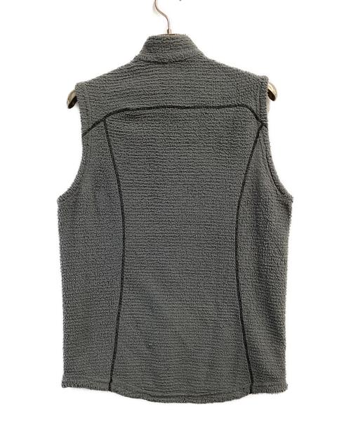 OMM（オリジナルマウンテンマラソン）OMM (オリジナルマウンテンマラソン) Core Zipped Vest グレー サイズ:Mの古着・服飾アイテム