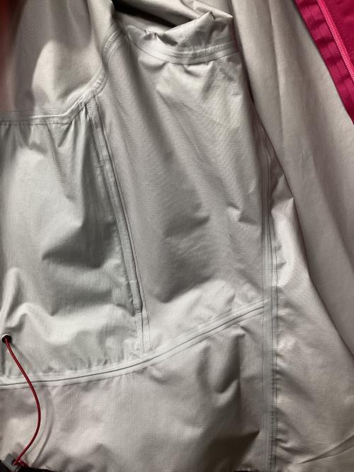 mont-bell（モンベル）mont-bell (モンベル) レインダンサージャケット ショッキングピンク サイズ:L 未使用品の古着・服飾アイテム