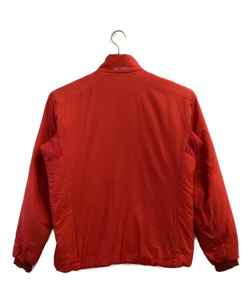 ARC'TERYX（アークテリクス）ARC'TERYX (アークテリクス) アトムヘビーウエイトジャケット レッド サイズ:Mの古着・服飾アイテム