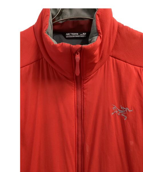 ARC'TERYX（アークテリクス）ARC'TERYX (アークテリクス) アトムヘビーウエイトジャケット レッド サイズ:Mの古着・服飾アイテム