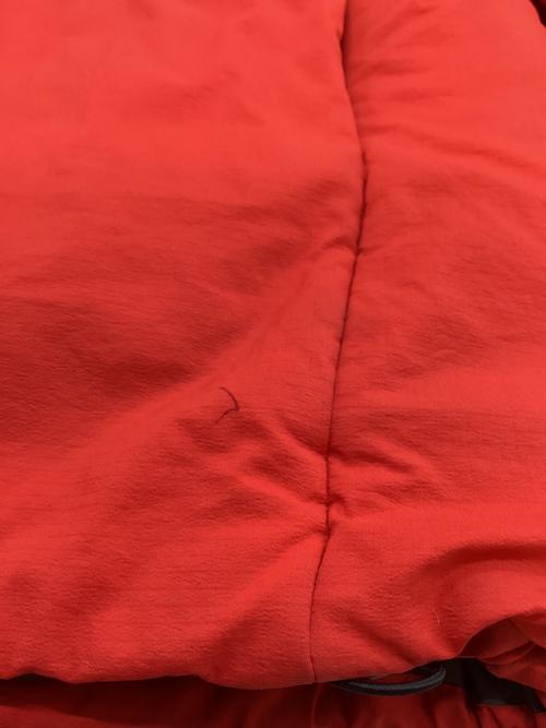 ARC'TERYX（アークテリクス）ARC'TERYX (アークテリクス) アトムヘビーウエイトジャケット レッド サイズ:Mの古着・服飾アイテム