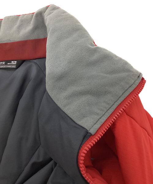 ARC'TERYX（アークテリクス）ARC'TERYX (アークテリクス) アトムヘビーウエイトジャケット レッド サイズ:Mの古着・服飾アイテム