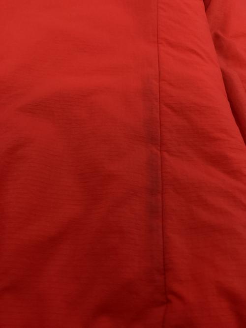 ARC'TERYX（アークテリクス）ARC'TERYX (アークテリクス) アトムヘビーウエイトジャケット レッド サイズ:Mの古着・服飾アイテム