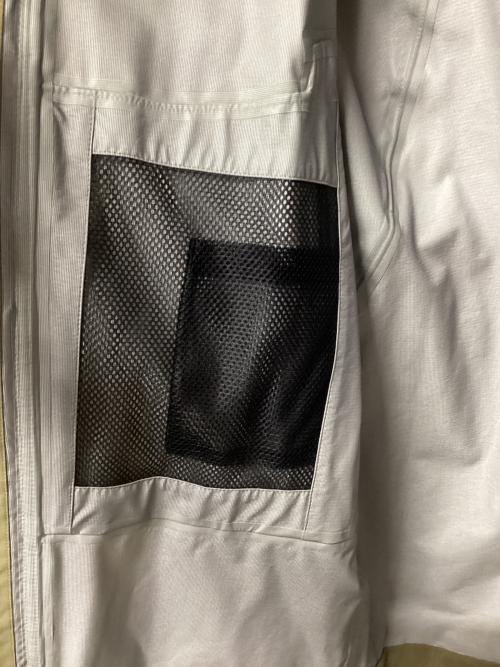 MOUNTAIN HARD WEAR（マウンテンハードウェア）MOUNTAIN HARD WEAR (マウンテンハードウェア) コヒージョンジャケット カーキ サイズ:XLの古着・服飾アイテム