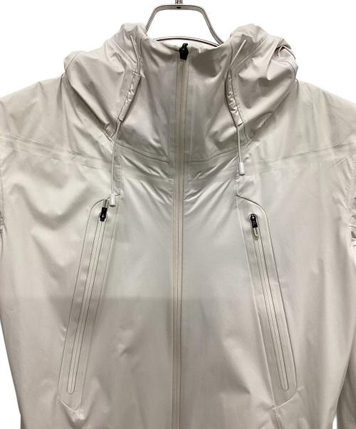 DESCENTE（デサント）DESCENTE (デサント) ALLTERRAIN CREAS HARD SHELL JACKET アイボリー サイズ:Mの古着・服飾アイテム