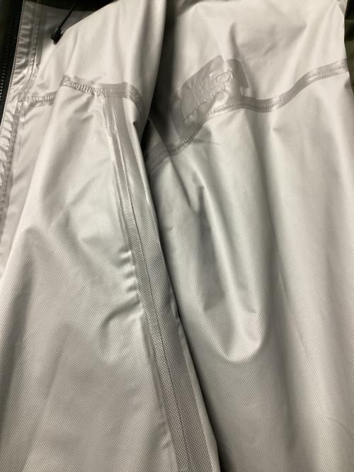 THE NORTH FACE（ザ ノース フェイス）THE NORTH FACE (ザ ノース フェイス) ジオメトリックドットショットジャケット オリーブ×ブラック サイズ:Mの古着・服飾アイテム