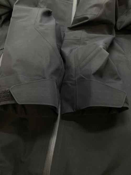 MOUNTAIN HARD WEAR（マウンテンハードウェア）MOUNTAIN HARD WEAR (マウンテンハードウェア) トレイルバースゴアテックスジャケット ブラック サイズ:Lの古着・服飾アイテム