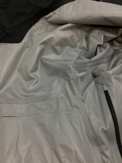 MOUNTAIN HARD WEAR（マウンテンハードウェア）MOUNTAIN HARD WEAR (マウンテンハードウェア) トレイルバースゴアテックスジャケット ブラック サイズ:Lの古着・服飾アイテム