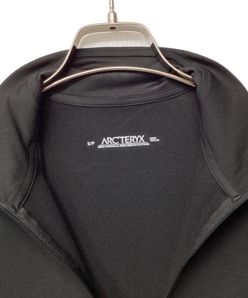 ARC'TERYX（アークテリクス）ARC'TERYX (アークテリクス) デルタ ハーフジップネック(トレッキングウェア) ブラック サイズ:Sの古着・服飾アイテム