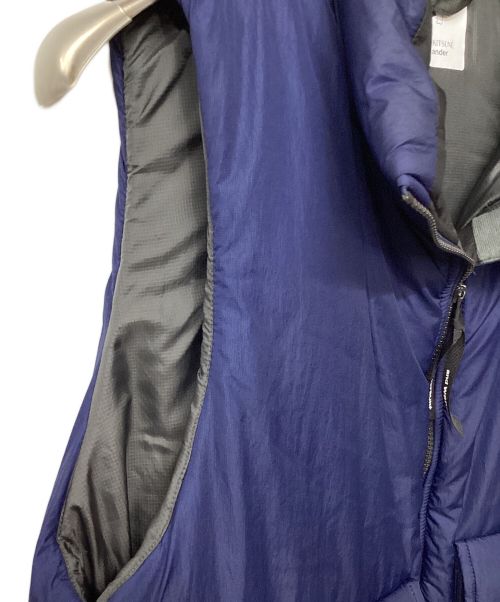 and wander（アンドワンダー）and wander (アンドワンダー) maison kitsune (メゾンキツネ) アウトドアウェア(その他) ネイビー サイズ:4の古着・服飾アイテム