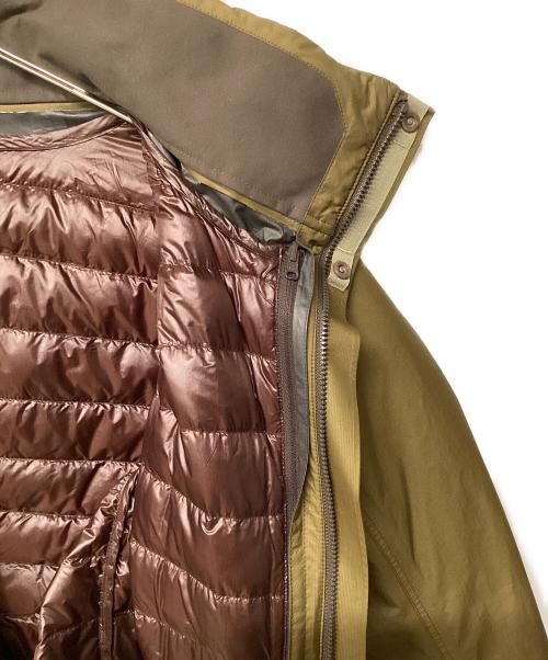 mont-bell（モンベル）mont-bell (モンベル) ヴェイルダウンパーカ（トレッキングウェア/レインウェア) カーキ×エンジ サイズ:Lの古着・服飾アイテム