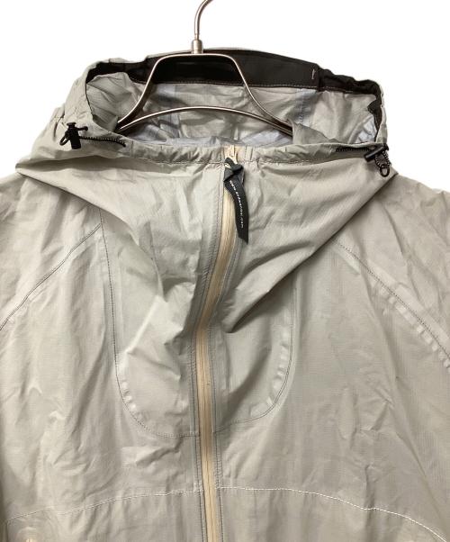 and wander（アンドワンダー）and wander (アンドワンダー) 3L UL rain jacket（トレッキングウェア/レインウェア) グレー サイズ:XLの古着・服飾アイテム