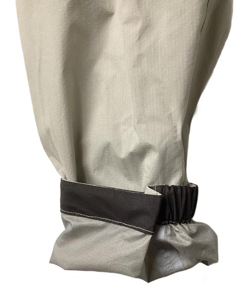 and wander（アンドワンダー）and wander (アンドワンダー) 3L UL rain jacket（トレッキングウェア/レインウェア) グレー サイズ:XLの古着・服飾アイテム