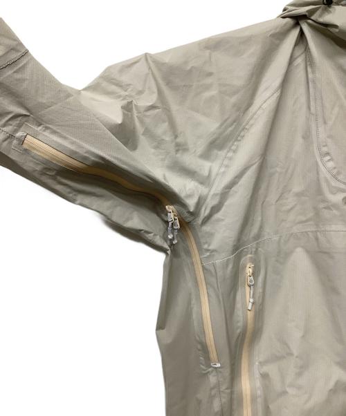 and wander（アンドワンダー）and wander (アンドワンダー) 3L UL rain jacket（トレッキングウェア/レインウェア) グレー サイズ:XLの古着・服飾アイテム