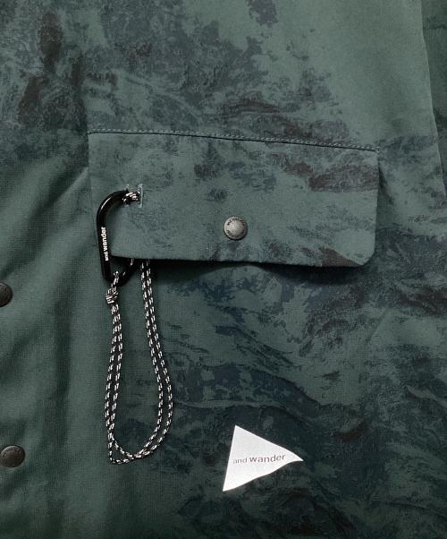and wander（アンドワンダー）and wander (アンドワンダー) printed LS shirt グリーン サイズ:Lの古着・服飾アイテム
