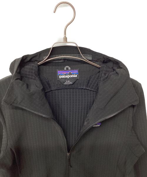 Patagonia（パタゴニア）Patagonia (パタゴニア) R1テックフェイス フーディ(トレッキングウェア） ブラック サイズ:Sの古着・服飾アイテム