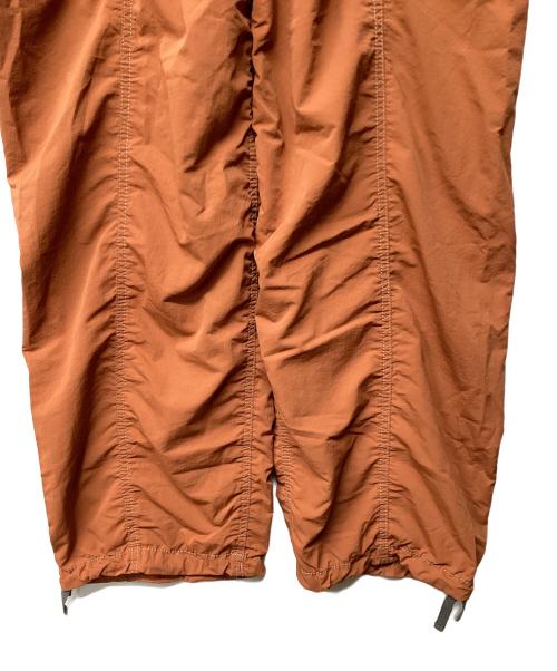 and wander（アンドワンダー）and wander (アンドワンダー) crinkled nylon pants オレンジ サイズ:Sの古着・服飾アイテム