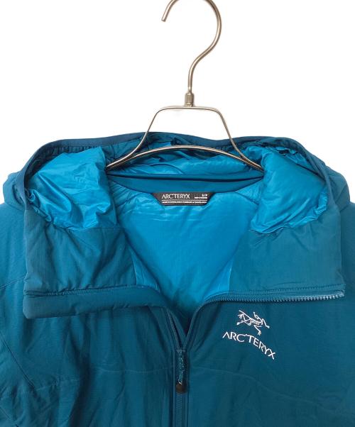 ARC'TERYX（アークテリクス）ARC'TERYX (アークテリクス) アトムARフーディー(トレッキングウェア) ブルー サイズ:Sの古着・服飾アイテム