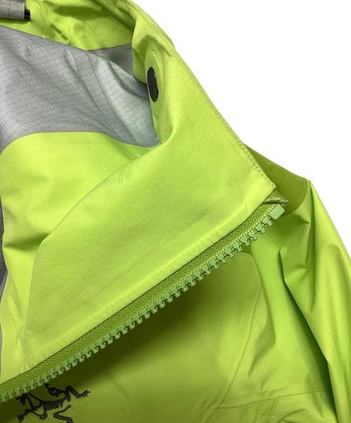 ARC'TERYX（アークテリクス）ARC'TERYX (アークテリクス) アルファARジャケット(トレッキングウェア/レインウェア) 黄緑 サイズ:Sの古着・服飾アイテム