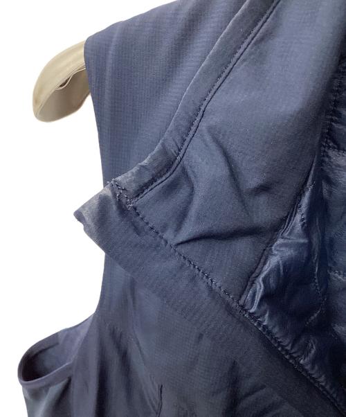 ARC'TERYX（アークテリクス）ARC'TERYX (アークテリクス) アトムSLベスト(トレッキングウェア) ネイビー サイズ:Mの古着・服飾アイテム