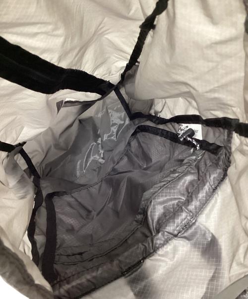 and wander（アンドワンダー）and wander (アンドワンダー) sil daypack チャコールグレーの古着・服飾アイテム