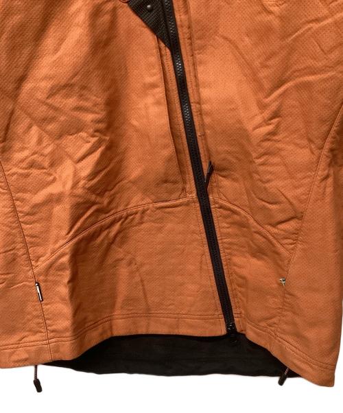 KLATTERMUSEN（クレッタルムーセン）KLATTERMUSEN (クレッタルムーセン) ミュゼルジャケット（トレッキングウェア) オレンジ×ブラック サイズ:Mの古着・服飾アイテム