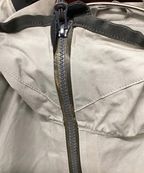 KLATTERMUSEN（クレッタルムーセン）KLATTERMUSEN (クレッタルムーセン) エイナリーダジャケット2.0（トレッキングウェア) グレー×ブラック サイズ:Lの古着・服飾アイテム