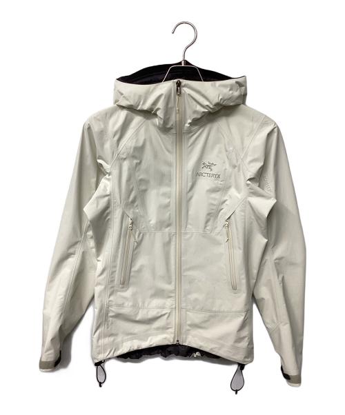 ARC'TERYX（アークテリクス）ARC'TERYX (アークテリクス) BETA SL JACKET（トレッキングウェア/レインウェア) ホワイト サイズ:XSの古着・服飾アイテム