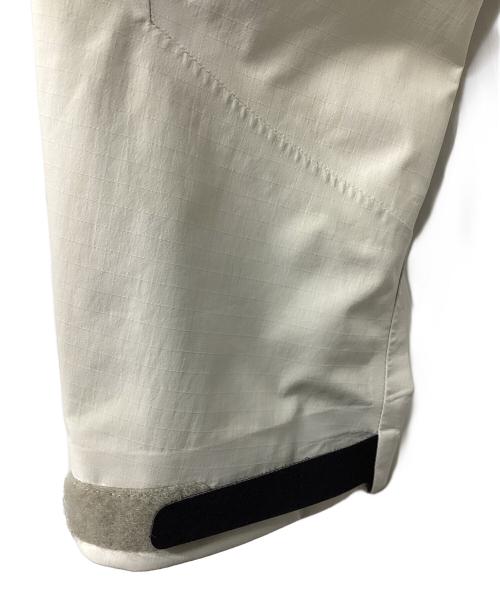 ARC'TERYX（アークテリクス）ARC'TERYX (アークテリクス) BETA SL JACKET（トレッキングウェア/レインウェア) ホワイト サイズ:XSの古着・服飾アイテム