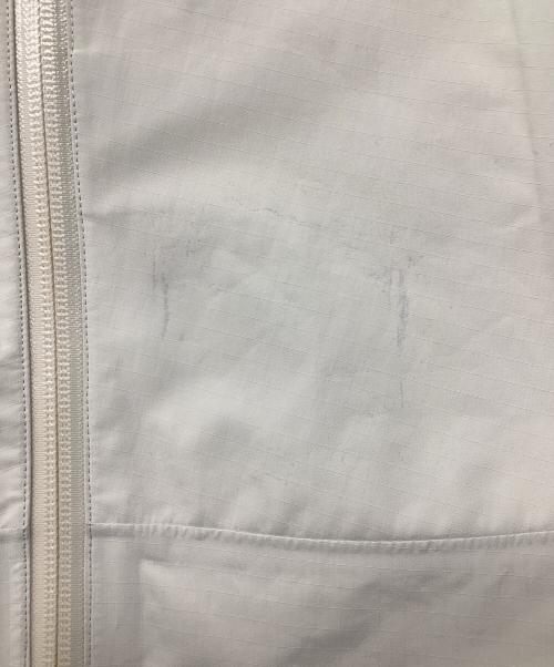 ARC'TERYX（アークテリクス）ARC'TERYX (アークテリクス) BETA SL JACKET（トレッキングウェア/レインウェア) ホワイト サイズ:XSの古着・服飾アイテム