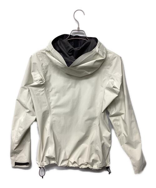 ARC'TERYX（アークテリクス）ARC'TERYX (アークテリクス) BETA SL JACKET（トレッキングウェア/レインウェア) ホワイト サイズ:XSの古着・服飾アイテム