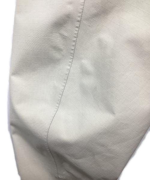 ARC'TERYX（アークテリクス）ARC'TERYX (アークテリクス) BETA SL JACKET（トレッキングウェア/レインウェア) ホワイト サイズ:XSの古着・服飾アイテム