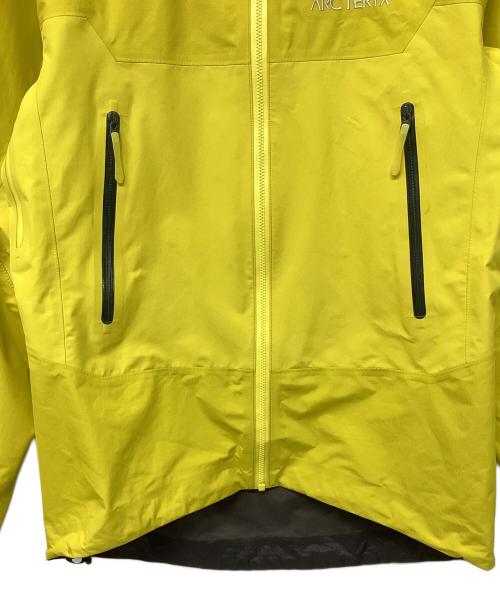ARC'TERYX（アークテリクス）ARC'TERYX (アークテリクス) ベータSL ハイブリッドジャケット（トレッキングウェア/レインウェア) イエロー サイズ:XSの古着・服飾アイテム