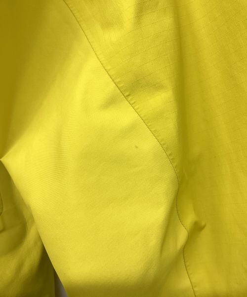 ARC'TERYX（アークテリクス）ARC'TERYX (アークテリクス) ベータSL ハイブリッドジャケット（トレッキングウェア/レインウェア) イエロー サイズ:XSの古着・服飾アイテム