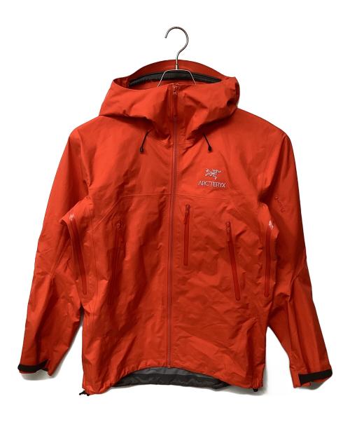 ARC'TERYX（アークテリクス）ARC'TERYX (アークテリクス) ベータSVジャケット（トレッキングウェア) レッド サイズ:Mの古着・服飾アイテム