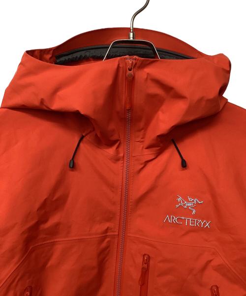 ARC'TERYX（アークテリクス）ARC'TERYX (アークテリクス) ベータSVジャケット（トレッキングウェア) レッド サイズ:Mの古着・服飾アイテム