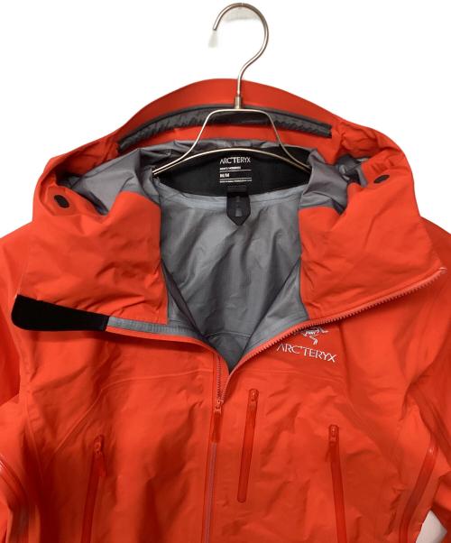 ARC'TERYX（アークテリクス）ARC'TERYX (アークテリクス) ベータSVジャケット（トレッキングウェア) レッド サイズ:Mの古着・服飾アイテム